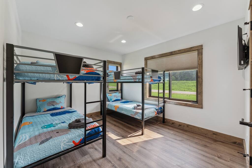 Bedroom 3 features 2 bunk beds (4 twin beds), TV with Roku streaming services and a closet with hangers. Bedroom 3 features 2 bunk beds (4 twin beds), TV with Roku streaming services and a closet with hangers. - New Listing Lakeside Beach Sleeps 15+ Pet friendly - New Lisbon