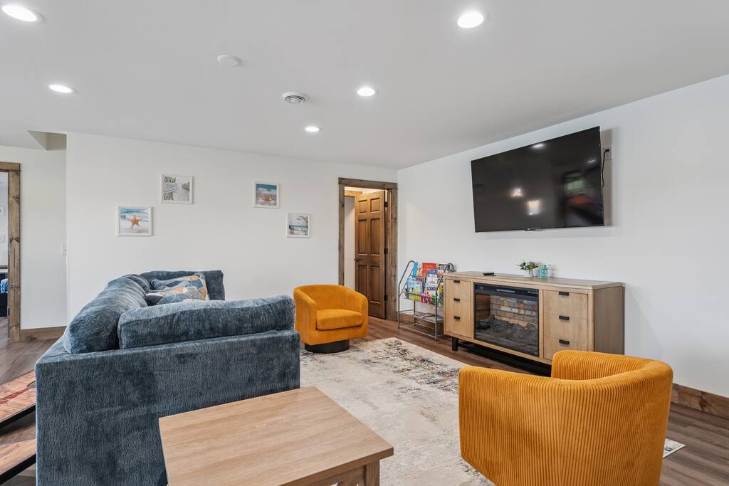 Basement living area features a couch, two chairs, large TV with Roku streaming services, an electric fireplace, games and books. Basement living area features a couch, two chairs, large TV with Roku streaming services, an electric fireplace, games and books. - New Listing Lakeside Beach Sleeps 15+ Pet friendly - New Lisbon