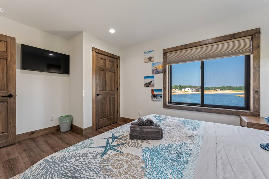 Bedroom 2 features a king bed, end tables, alarm clock with USB port and closet with hangers. Bedroom 2 features a king bed, end tables, alarm clock with USB port and closet with hangers. - New Listing Lakeside Beach Sleeps 15+ Pet friendly - New Lisbon