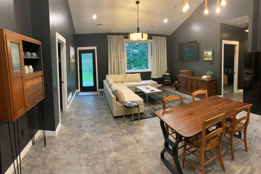 New Listing 2BR/2BA on Trout Lake HotTub & Firepit - Wisconsin Dells New Listing 2BR/2BA on Trout Lake HotTub & Firepit - Wisconsin Dells