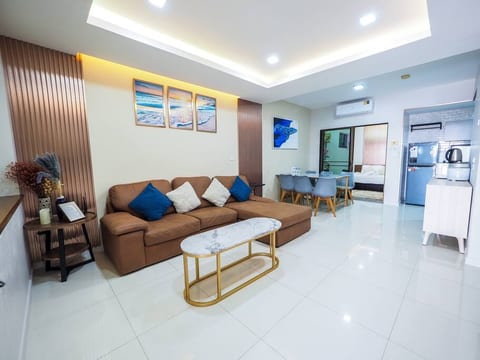 Oliver's House - City House MRT Pink line, 11 Ppl