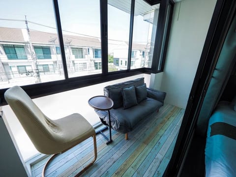 Oliver's House - City House MRT Pink line, 11 Ppl