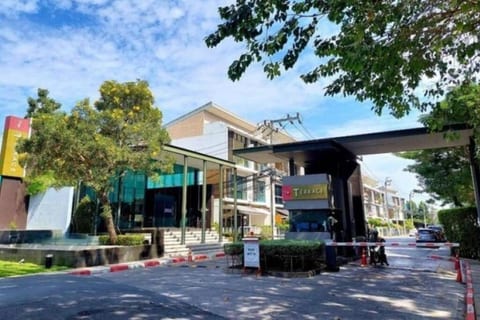 Oliver's House - City House MRT Pink line, 11 Ppl