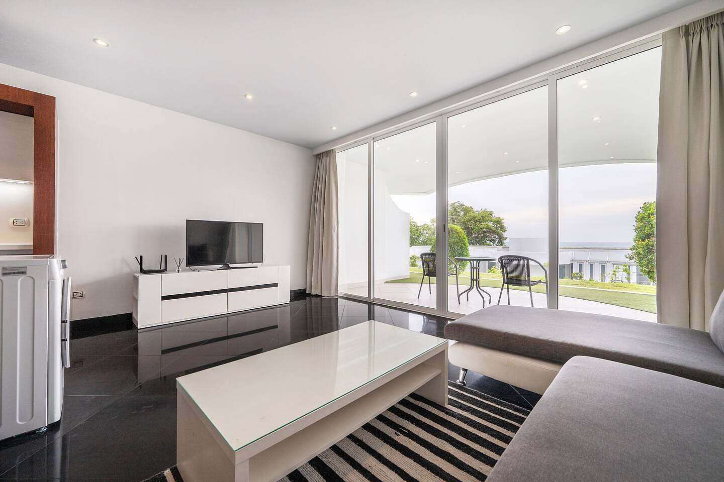 Peaceful 2 Bedrooms Beach Front