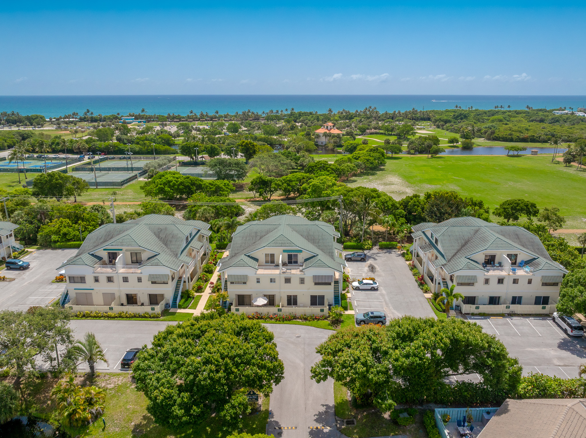 Ocean is 1/4 mile away