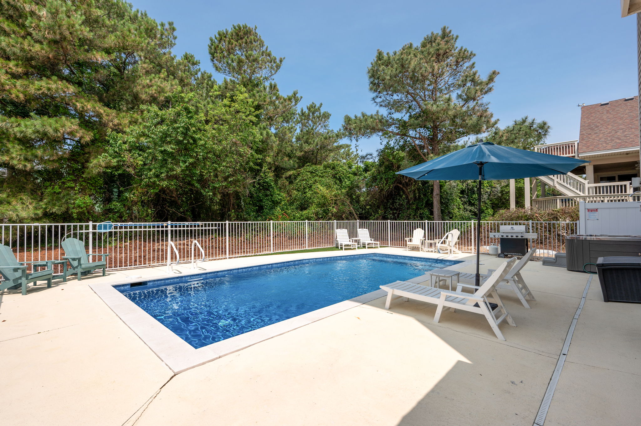 Pool 14x28 Max Depth 6 feet/ Pool Open From May -October 1st (Pool Heat not available)