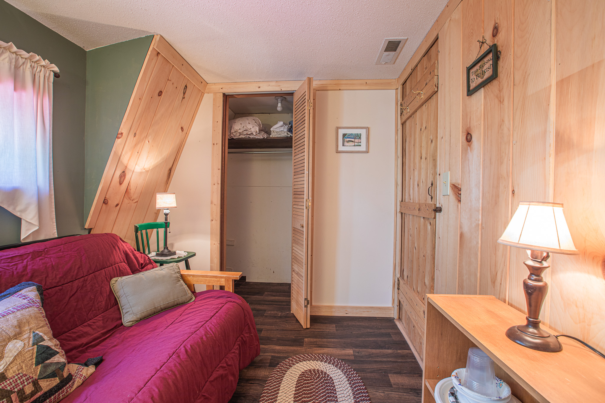 Bedroom 3 (Upper Level)- Full Size Futon, Closet Bedroom 3 (Upper Level)- Full Size Futon, Closet - Buffalo Creek Log Cabin - Robbinsville