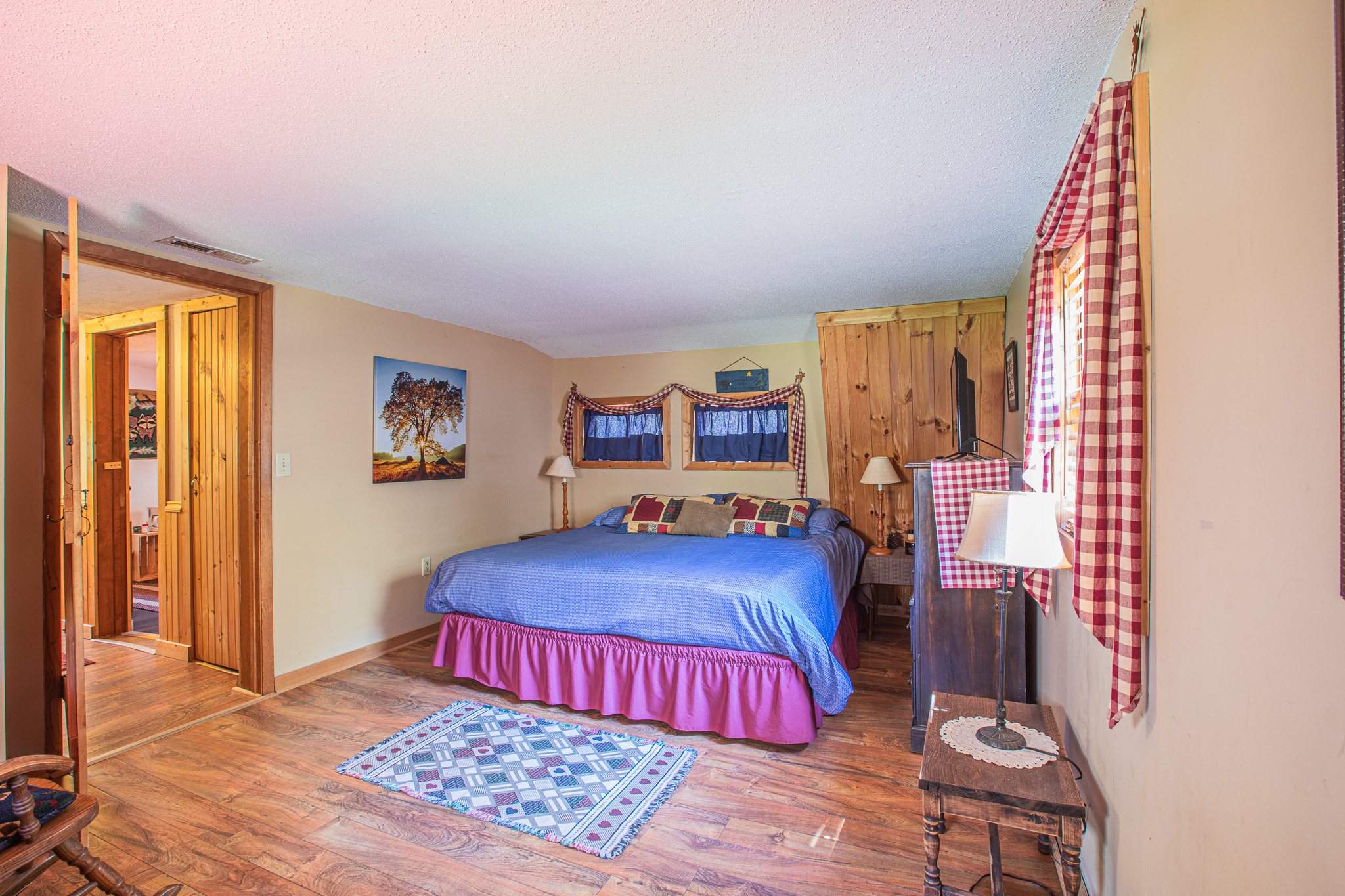 Bedroom 4 (Upper Level)- King, Smart TV, Closet, Table & Chair Set Bedroom 4 (Upper Level)- King, Smart TV, Closet, Table & Chair Set - Buffalo Creek Log Cabin - Robbinsville