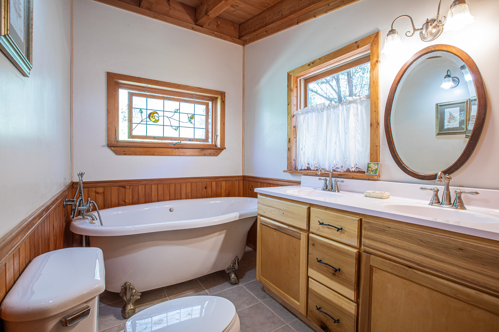 Full Bathroom 2 (Main Level)- En Suite to Bedroom 2, Claw Foot Tub, Stand Alone Shower, Toilet, Double Vanity, Sink Full Bathroom 2 (Main Level)- En Suite to Bedroom 2, Claw Foot Tub, Stand Alone Shower, Toilet, Double Vanity, Sink - Buffalo Creek Log Cabin - Robbinsville