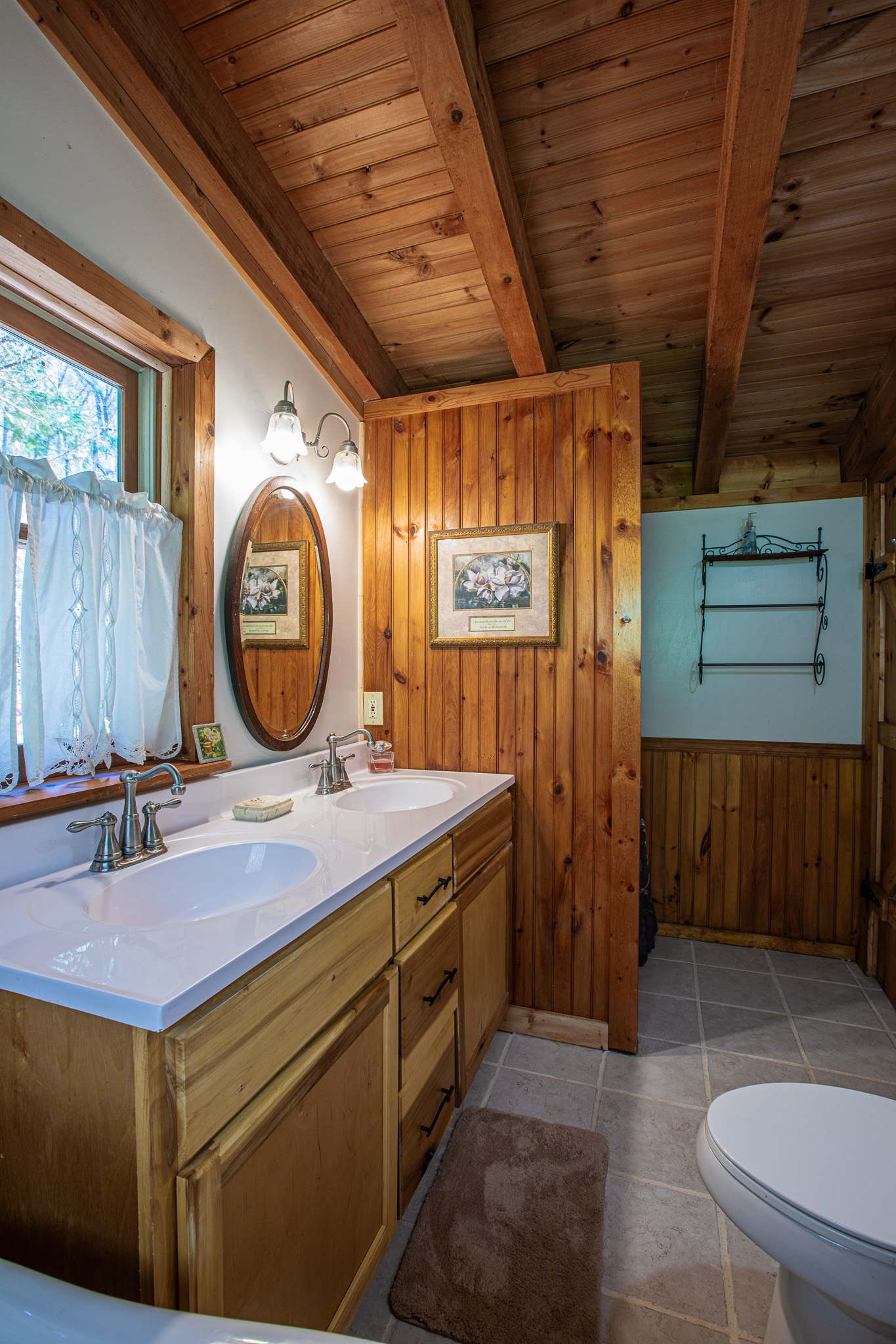 Full Bathroom 2 (Main Level)- En Suite to Bedroom 2, Claw Foot Tub, Stand Alone Shower, Toilet, Double Vanity, Sink Full Bathroom 2 (Main Level)- En Suite to Bedroom 2, Claw Foot Tub, Stand Alone Shower, Toilet, Double Vanity, Sink - Buffalo Creek Log Cabin - Robbinsville