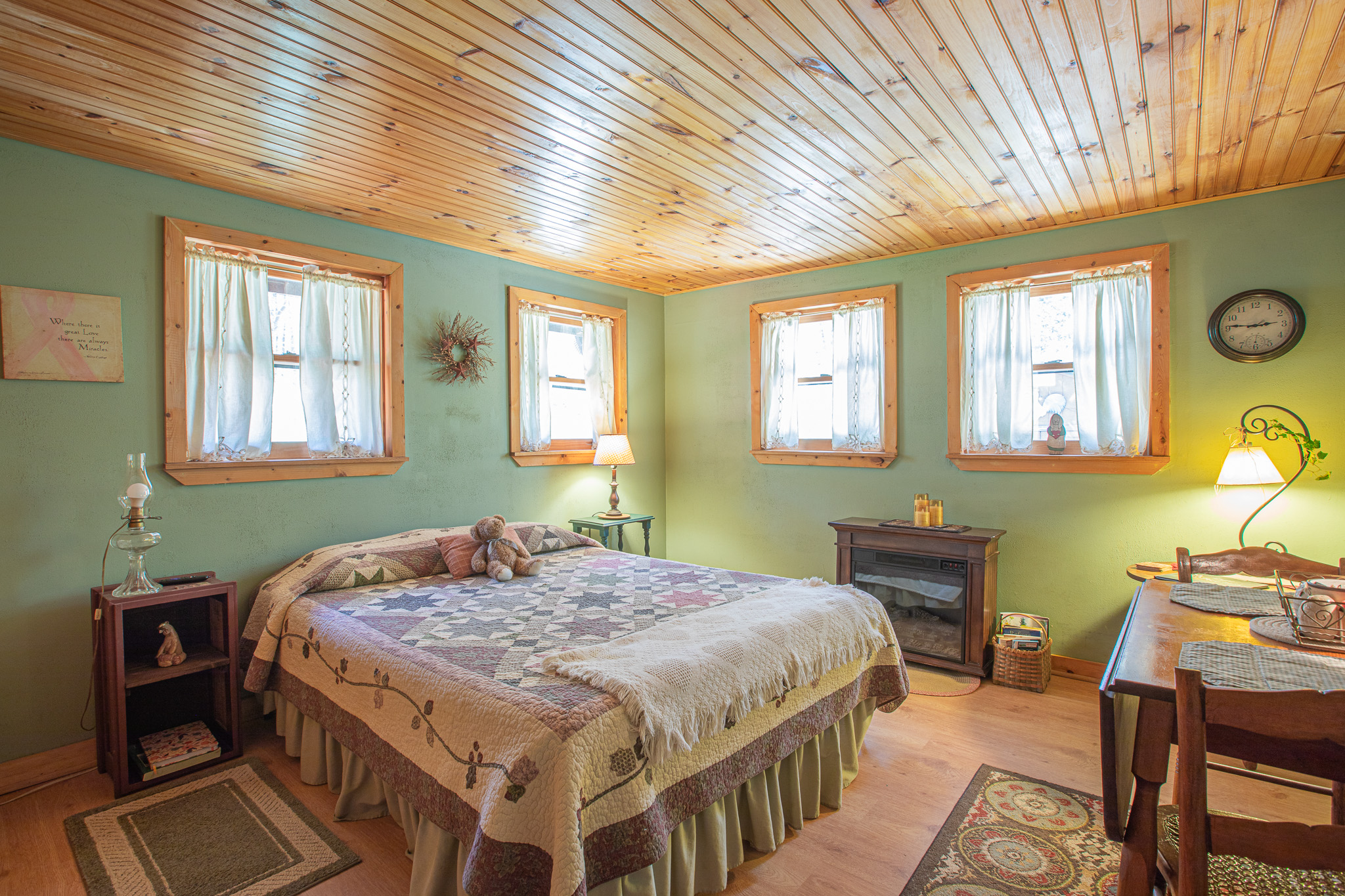 Buffalo Creek Log Cabin