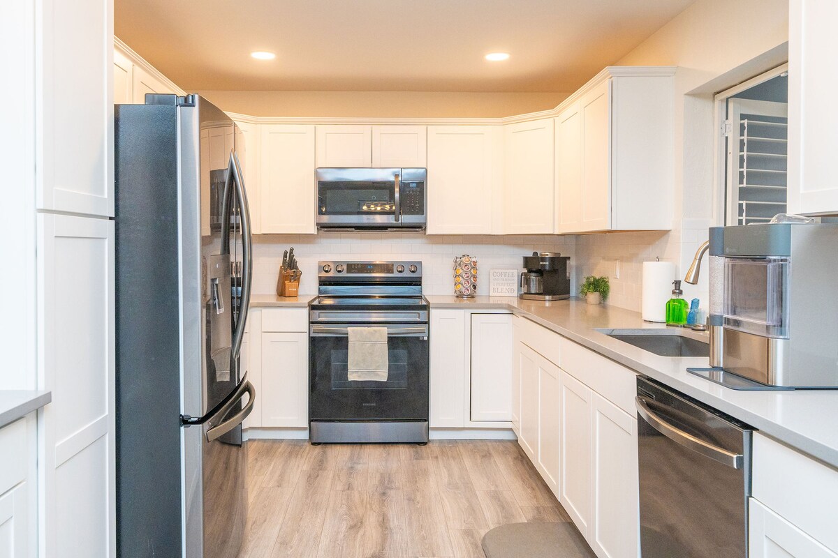 SLEEPES 12*BOAT PARKING*POOL* BEAUTIFUL! - Lake Havasu City