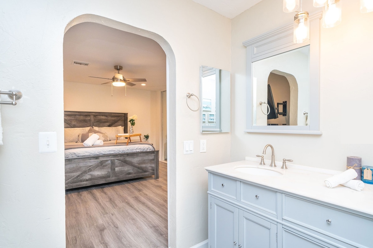 SLEEPES 12*BOAT PARKING*POOL* BEAUTIFUL! - Lake Havasu City