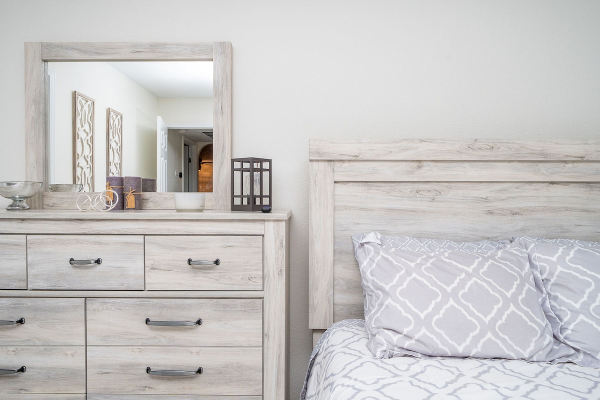 SLEEPES 12*BOAT PARKING*POOL* BEAUTIFUL! - Lake Havasu City