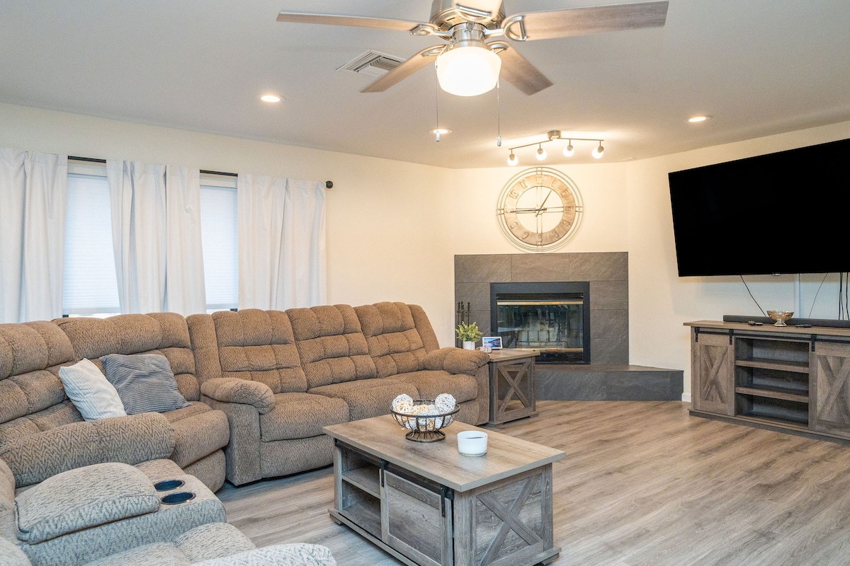 SLEEPES 12*BOAT PARKING*POOL* BEAUTIFUL! - Lake Havasu City