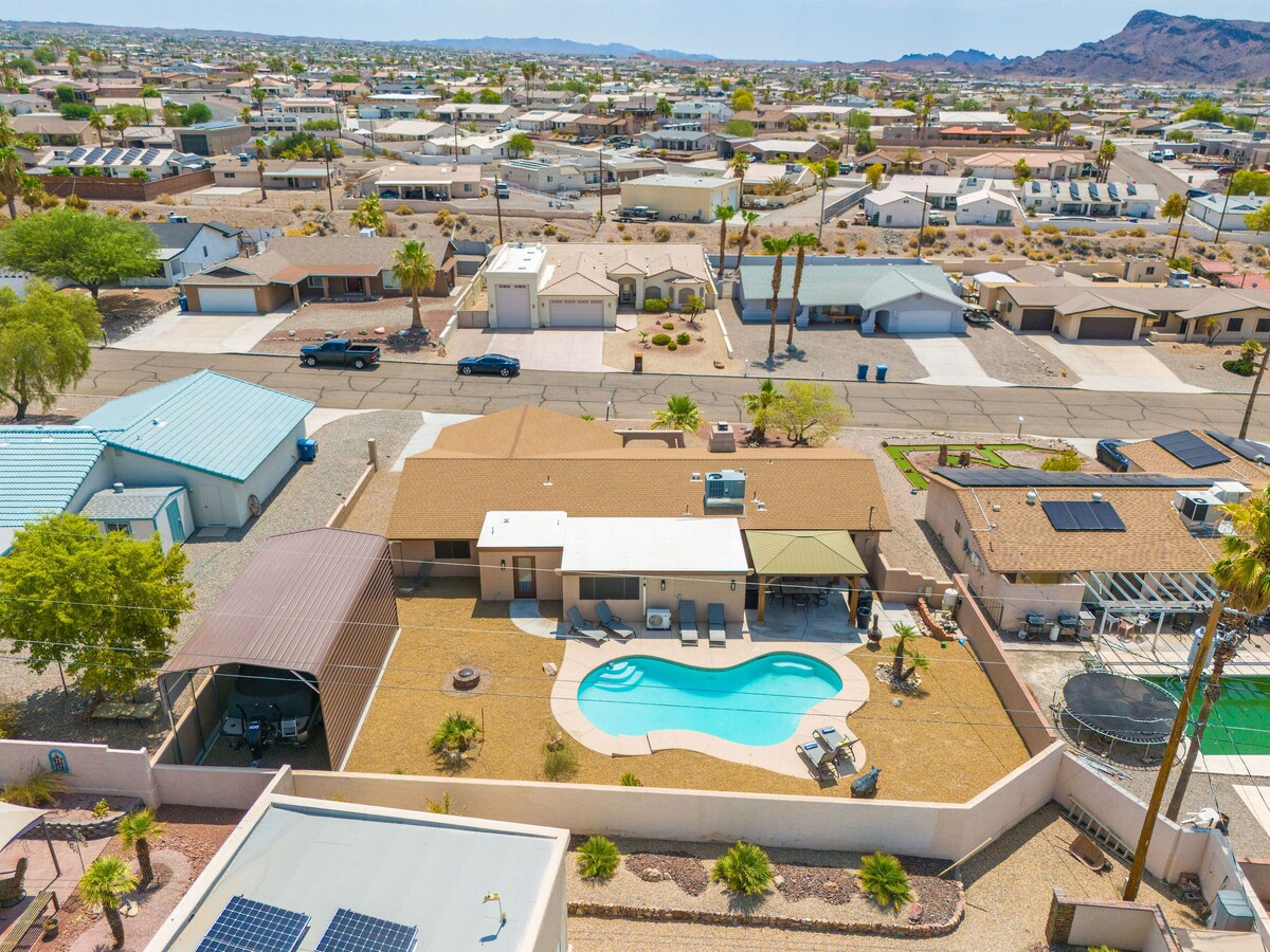 SLEEPES 12*BOAT PARKING*POOL* BEAUTIFUL! - Lake Havasu City