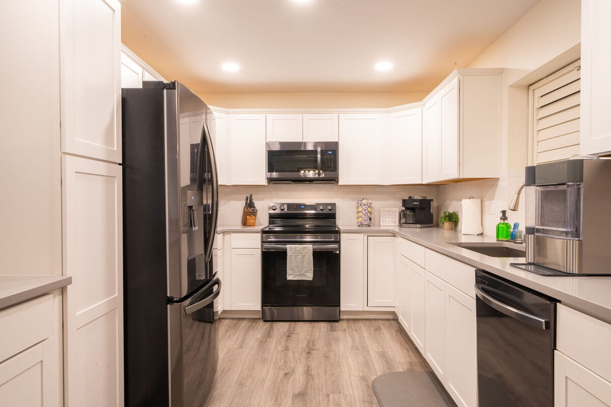 SLEEPES 12*BOAT PARKING*POOL* BEAUTIFUL! - Lake Havasu City