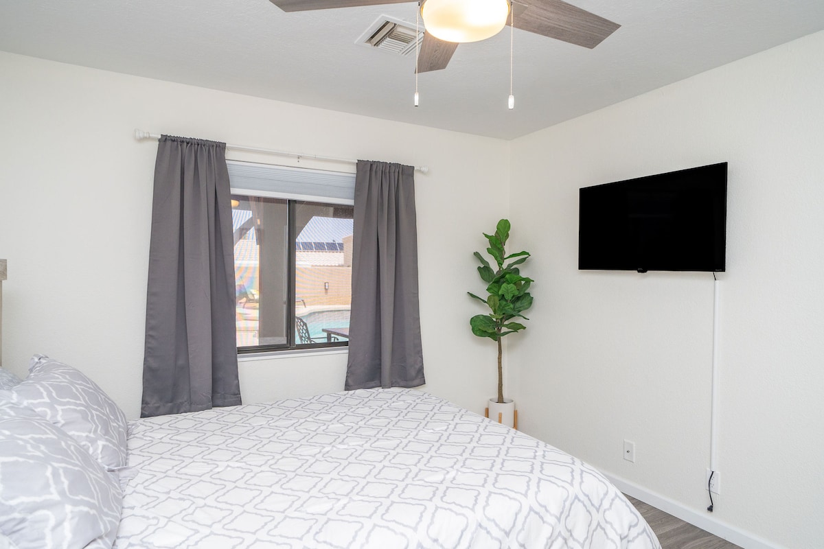 SLEEPES 12*BOAT PARKING*POOL* BEAUTIFUL! - Lake Havasu City