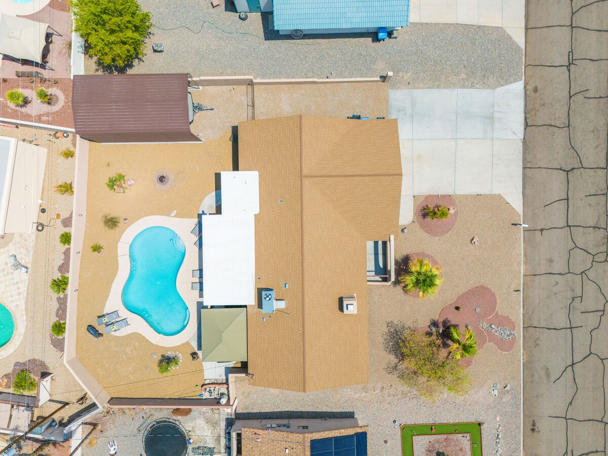 SLEEPES 12*BOAT PARKING*POOL* BEAUTIFUL! - Lake Havasu City
