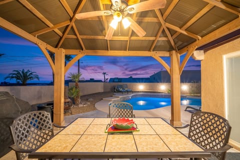 SLEEPES 12*BOAT PARKING*POOL* BEAUTIFUL!