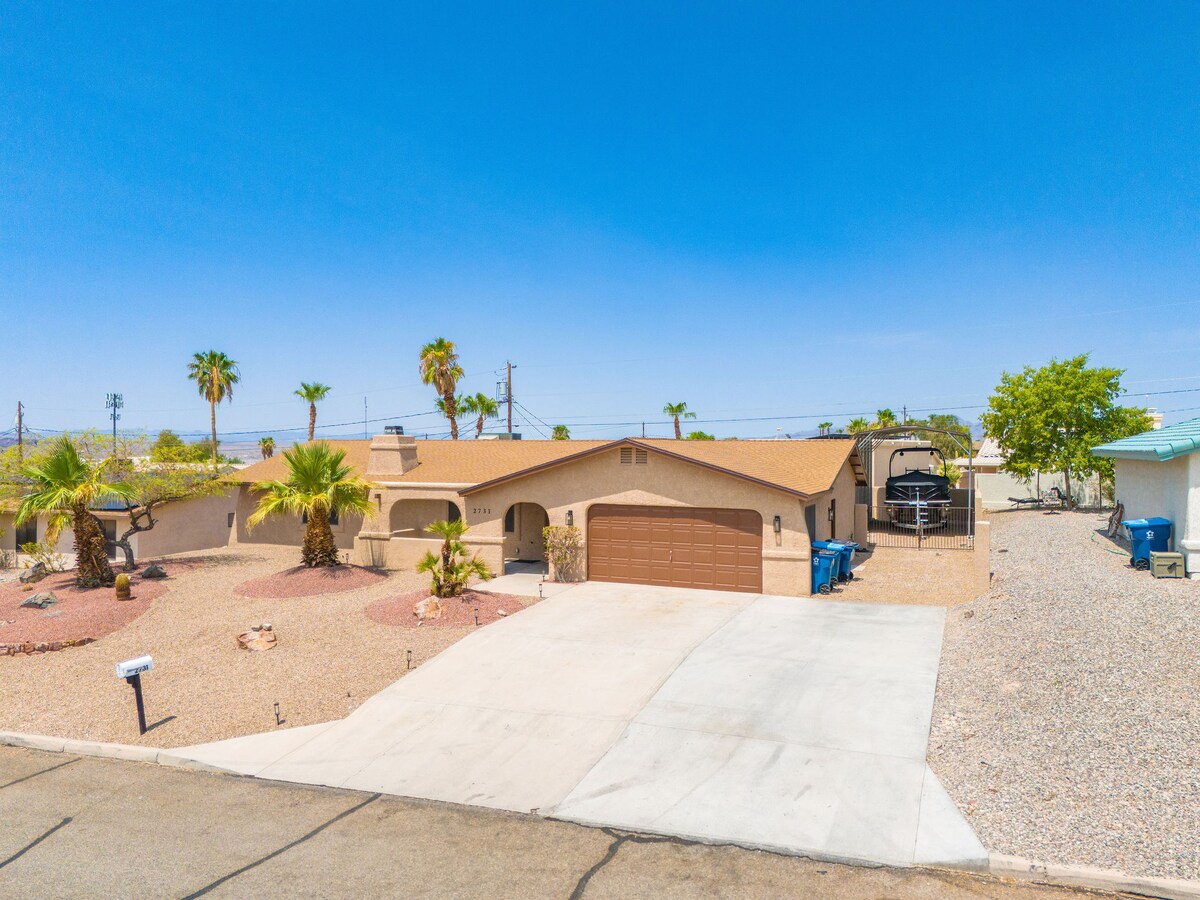SLEEPES 12*BOAT PARKING*POOL* BEAUTIFUL! - Lake Havasu City