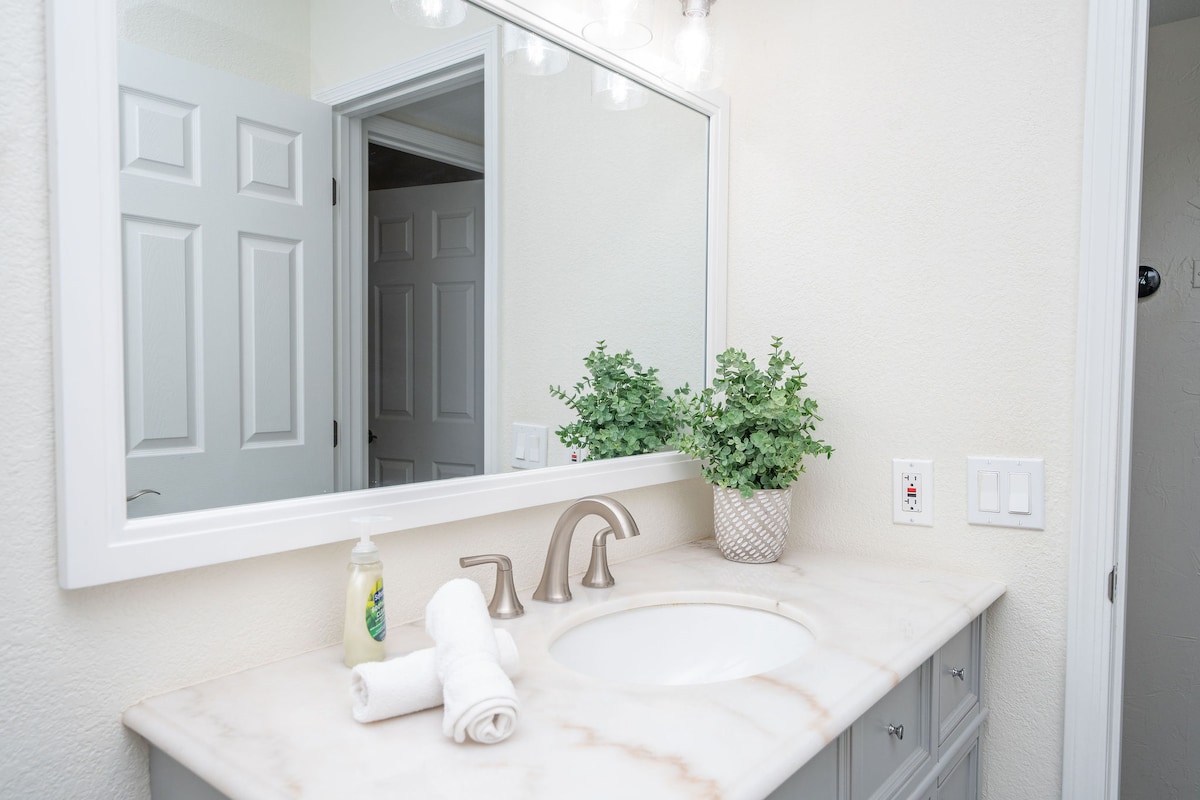 SLEEPES 12*BOAT PARKING*POOL* BEAUTIFUL! - Lake Havasu City