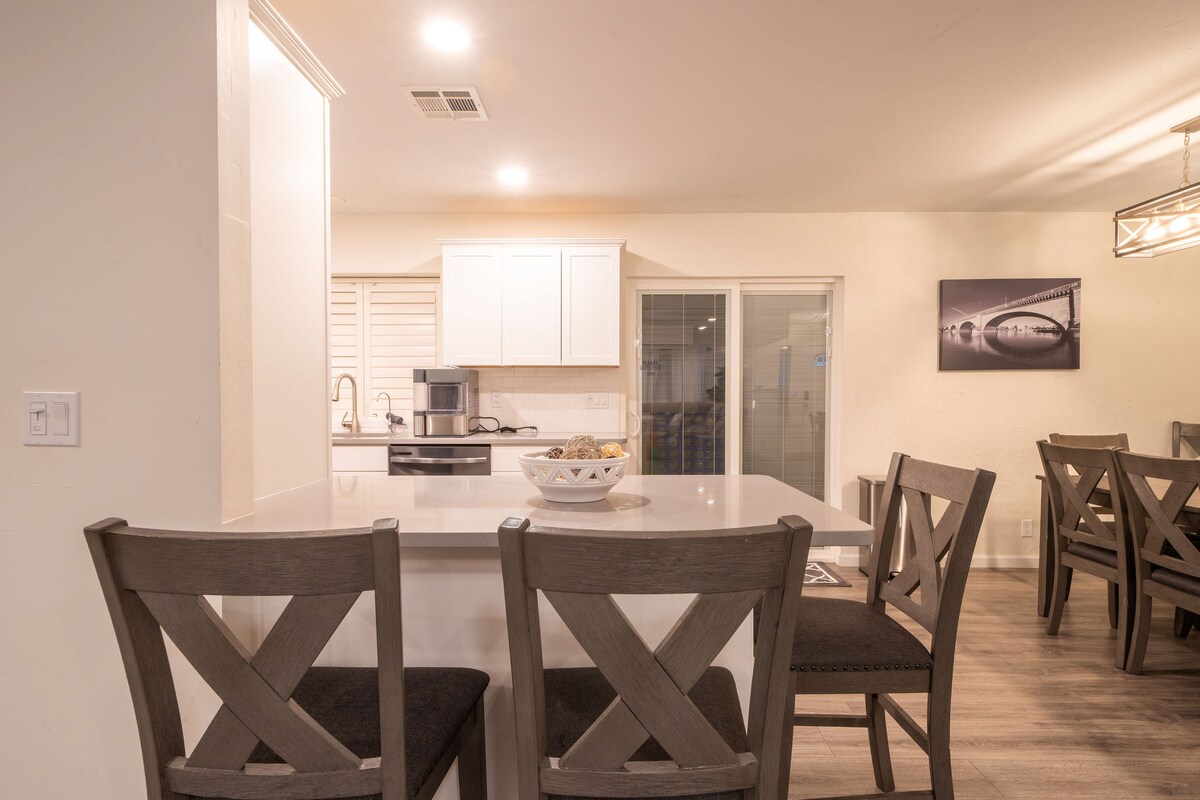 SLEEPES 12*BOAT PARKING*POOL* BEAUTIFUL! - Lake Havasu City