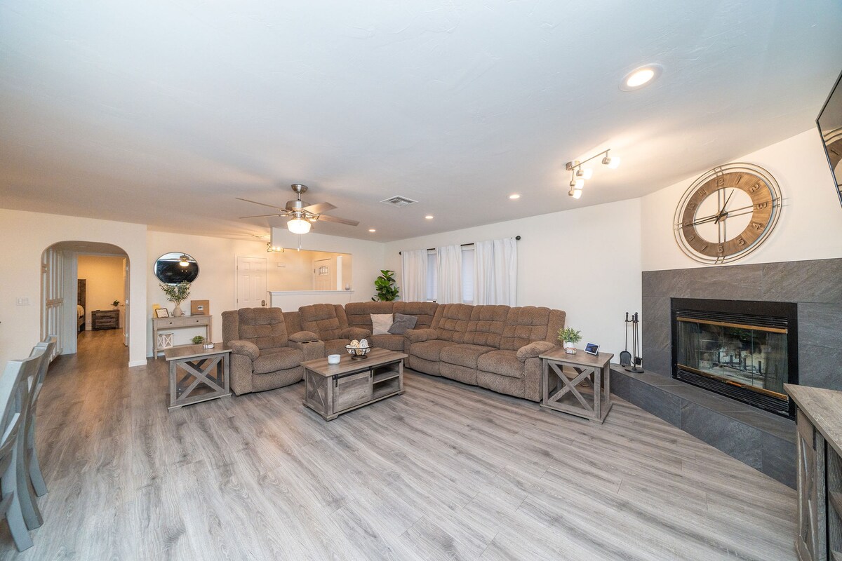 SLEEPES 12*BOAT PARKING*POOL* BEAUTIFUL! - Lake Havasu City