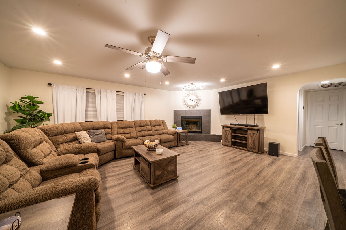 SLEEPES 12*BOAT PARKING*POOL* BEAUTIFUL! - Lake Havasu City