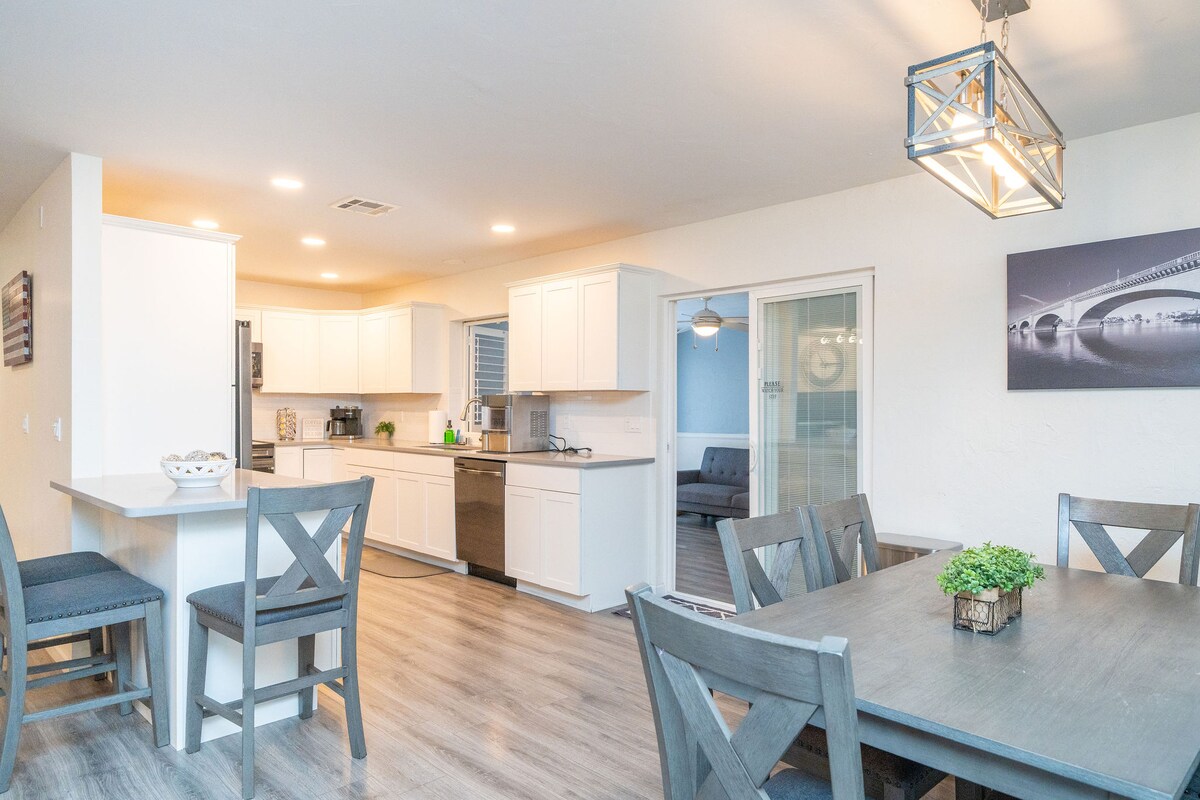 SLEEPES 12*BOAT PARKING*POOL* BEAUTIFUL! - Lake Havasu City