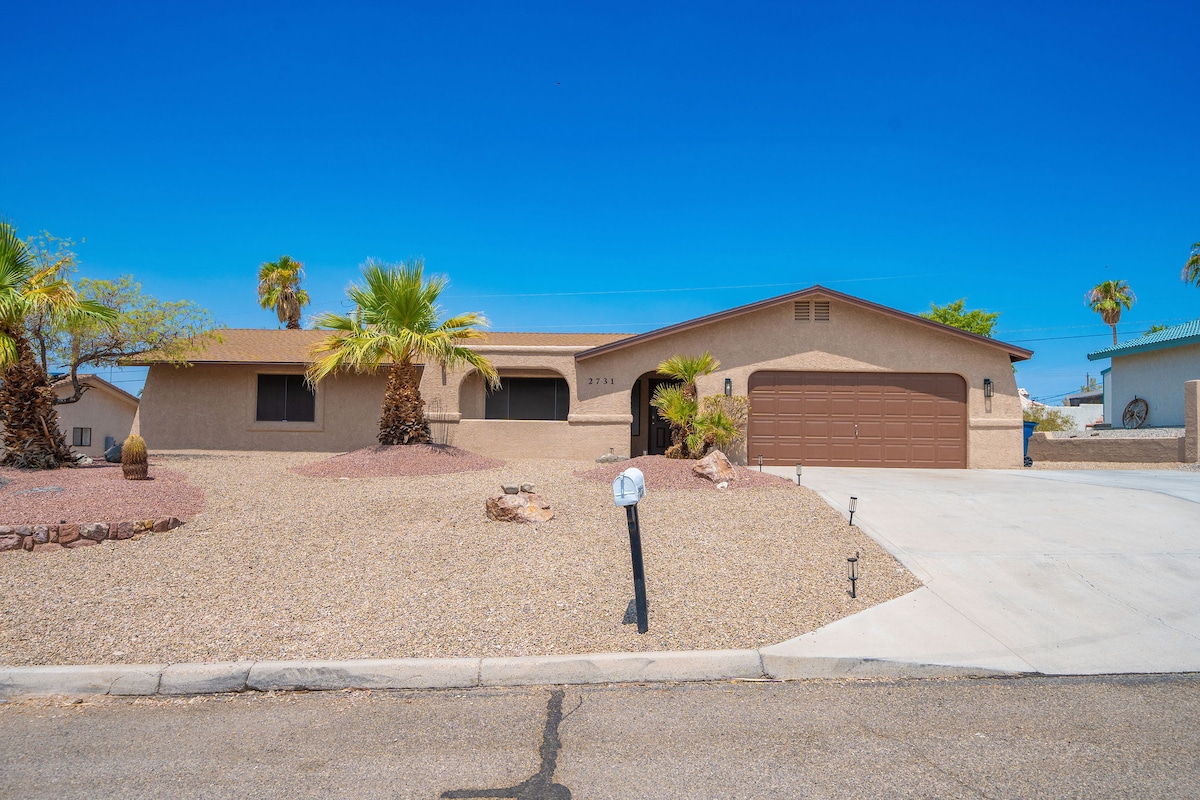 SLEEPES 12*BOAT PARKING*POOL* BEAUTIFUL! - Lake Havasu City