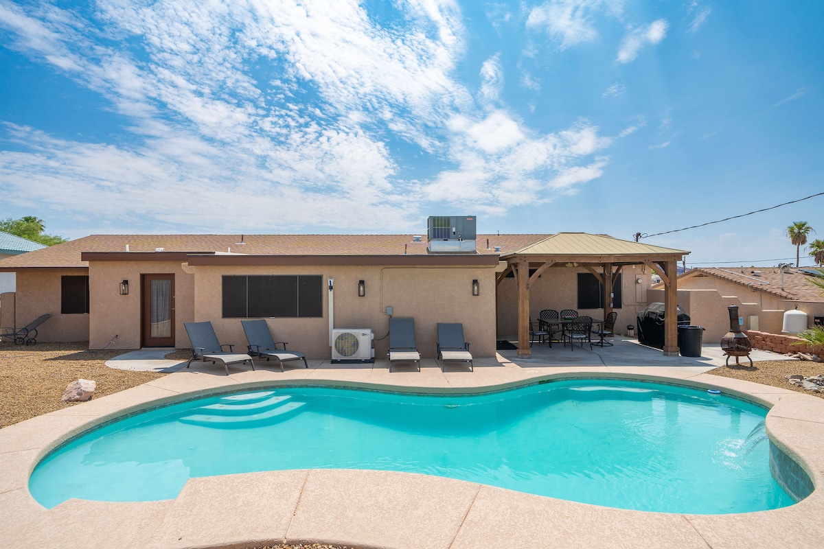 SLEEPES 12*BOAT PARKING*POOL* BEAUTIFUL! - Lake Havasu City