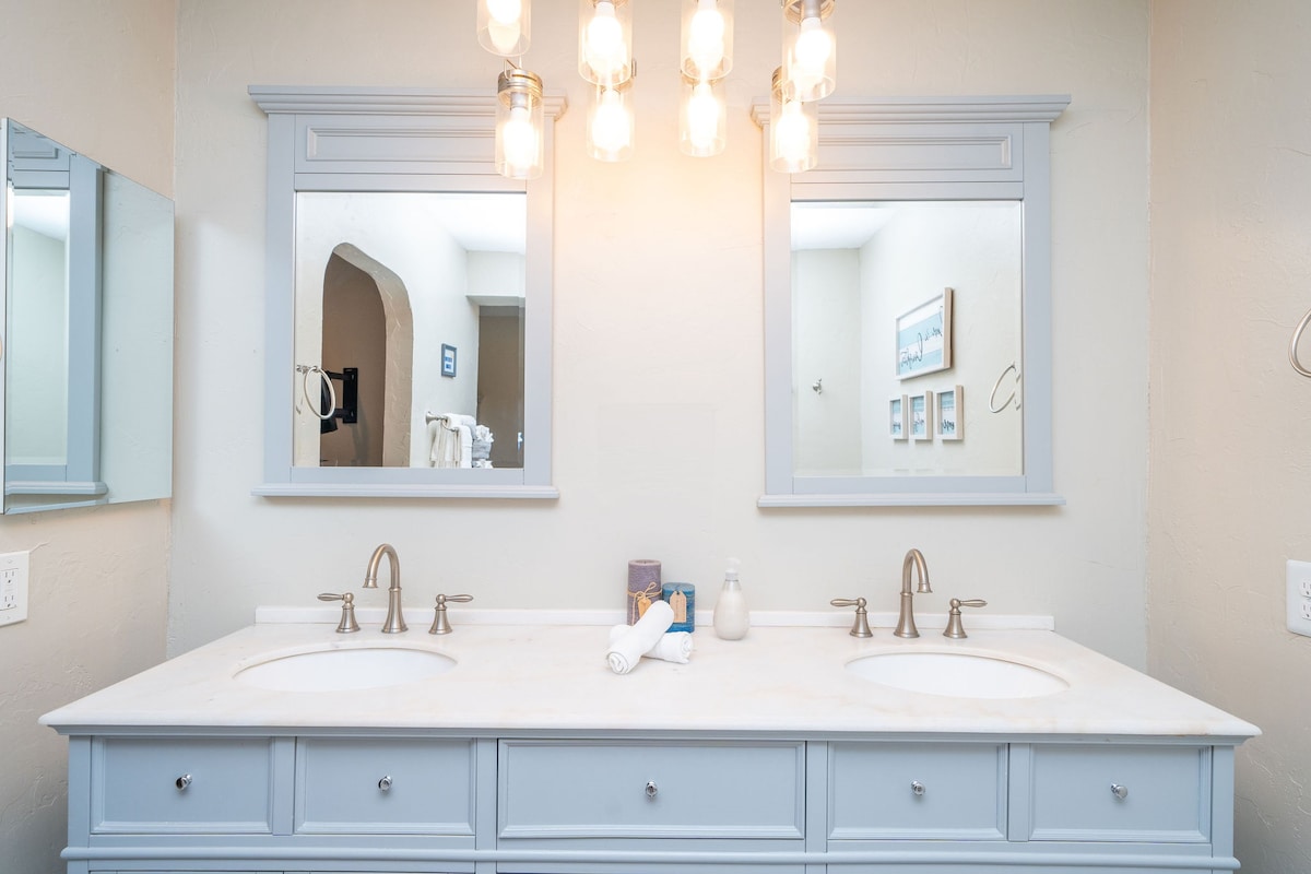 SLEEPES 12*BOAT PARKING*POOL* BEAUTIFUL! - Lake Havasu City