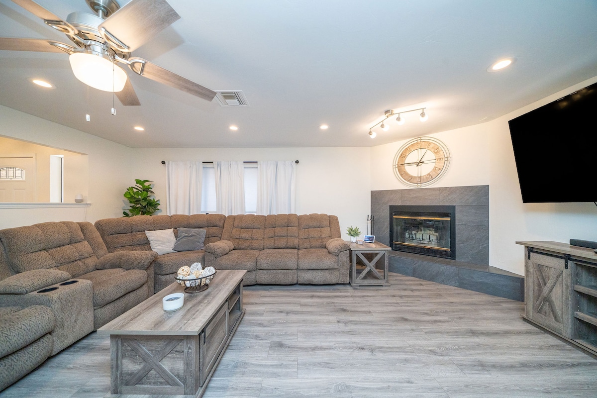 SLEEPES 12*BOAT PARKING*POOL* BEAUTIFUL! - Lake Havasu City