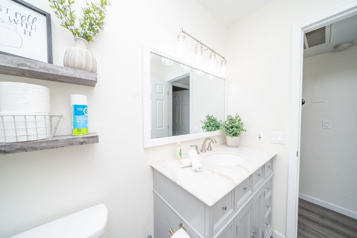 SLEEPES 12*BOAT PARKING*POOL* BEAUTIFUL! - Lake Havasu City