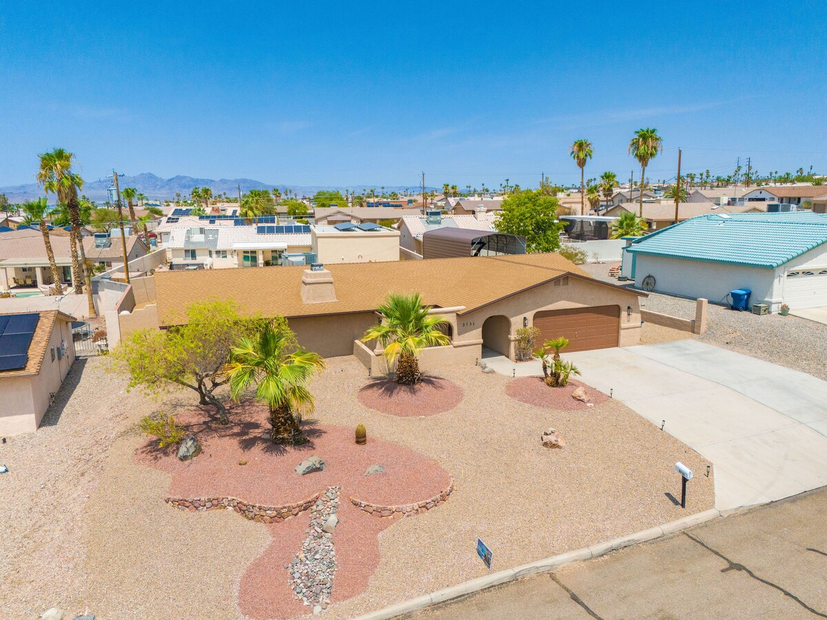 SLEEPES 12*BOAT PARKING*POOL* BEAUTIFUL! - Lake Havasu City