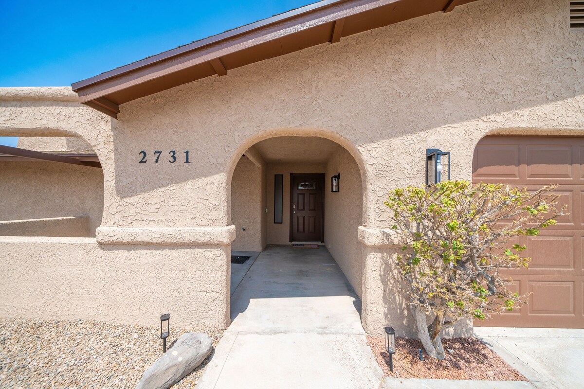 SLEEPES 12*BOAT PARKING*POOL* BEAUTIFUL! - Lake Havasu City