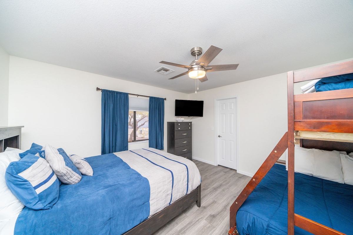 SLEEPES 12*BOAT PARKING*POOL* BEAUTIFUL! - Lake Havasu City