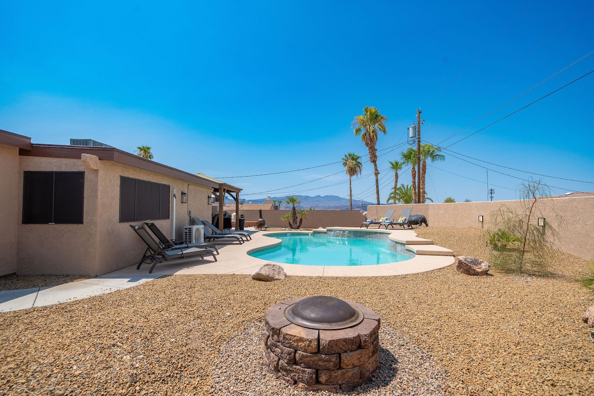 SLEEPES 12*BOAT PARKING*POOL* BEAUTIFUL! - Lake Havasu City