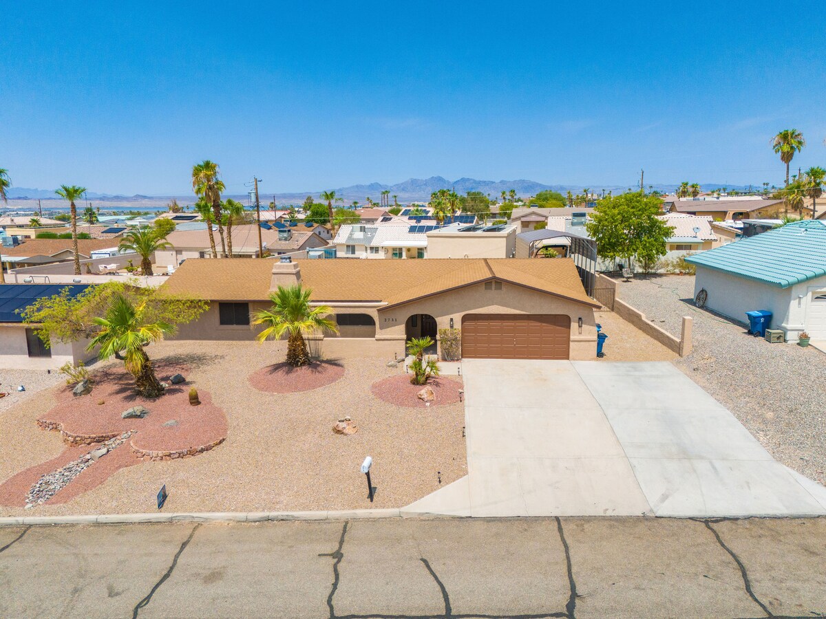 SLEEPES 12*BOAT PARKING*POOL* BEAUTIFUL! - Lake Havasu City