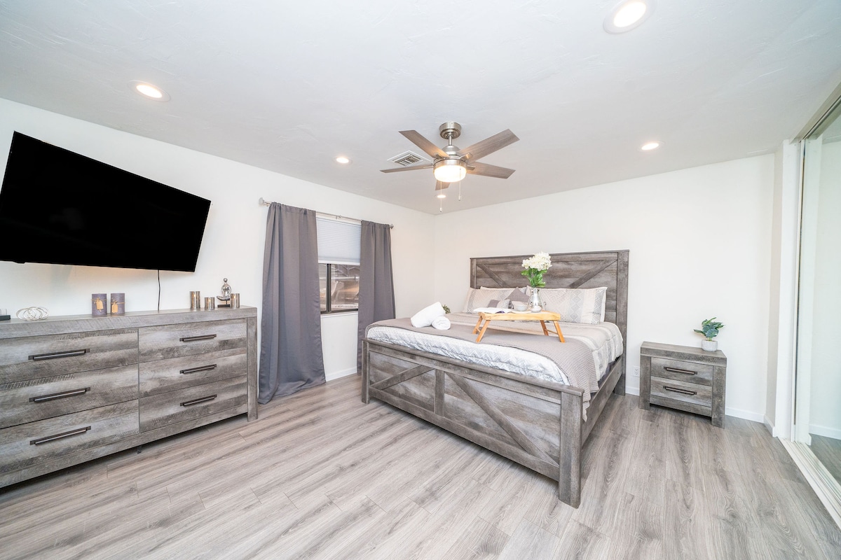 SLEEPES 12*BOAT PARKING*POOL* BEAUTIFUL! - Lake Havasu City