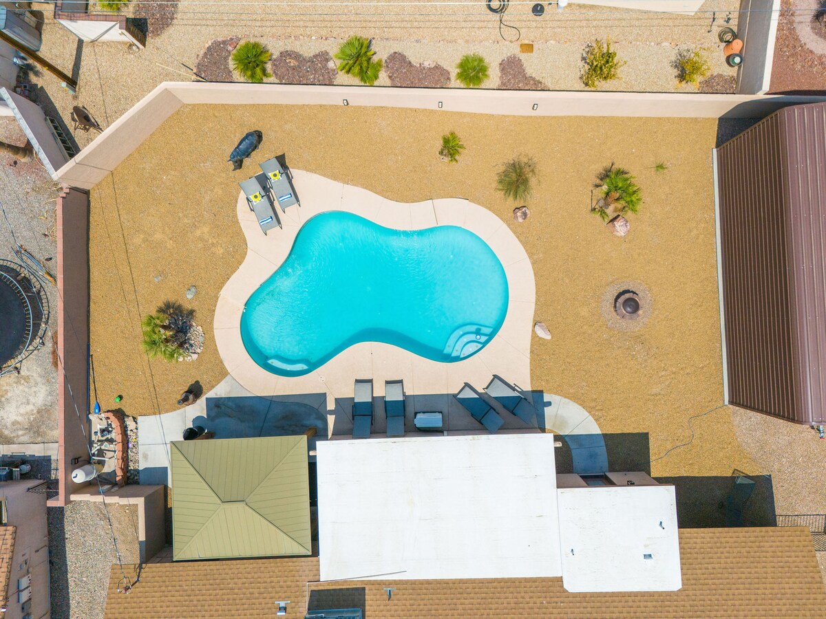 SLEEPES 12*BOAT PARKING*POOL* BEAUTIFUL! - Lake Havasu City