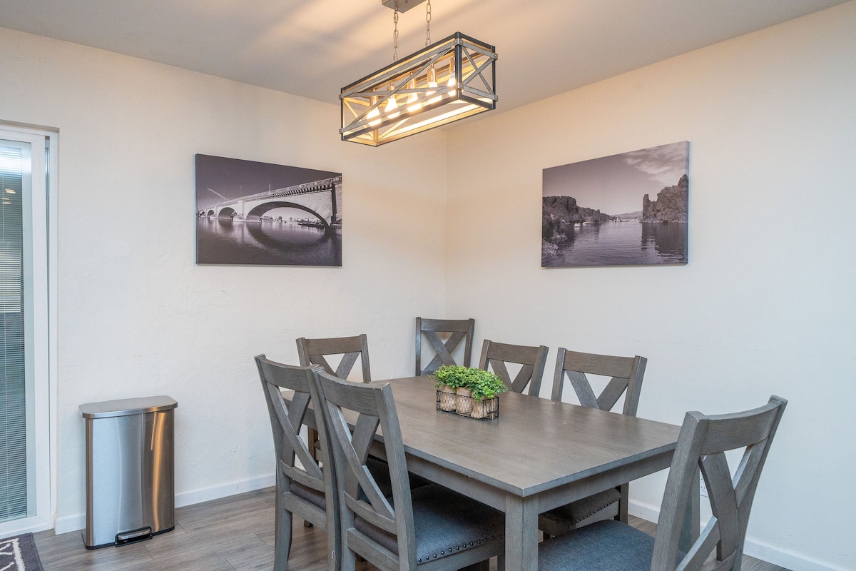 SLEEPES 12*BOAT PARKING*POOL* BEAUTIFUL! - Lake Havasu City