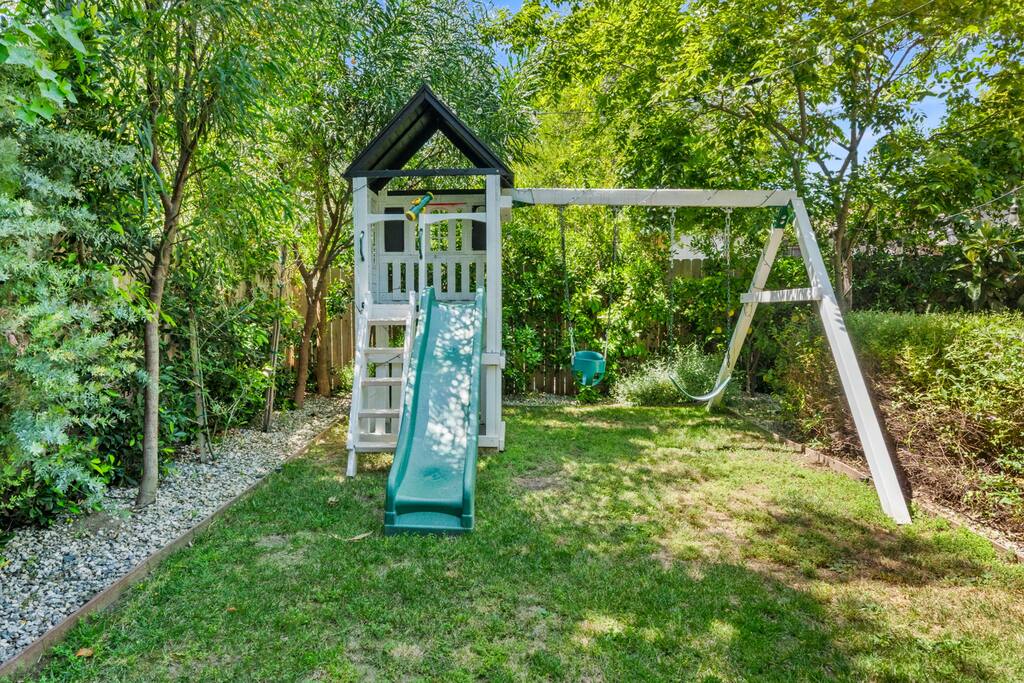 Cozy Family Escape | Garden+Kids’ Playground + BBQ