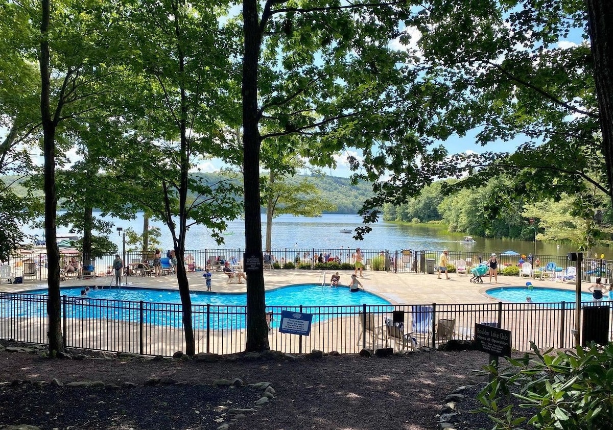 3 mins to Big Boulder Lake, FREE Beach Club passes - Lake Harmony