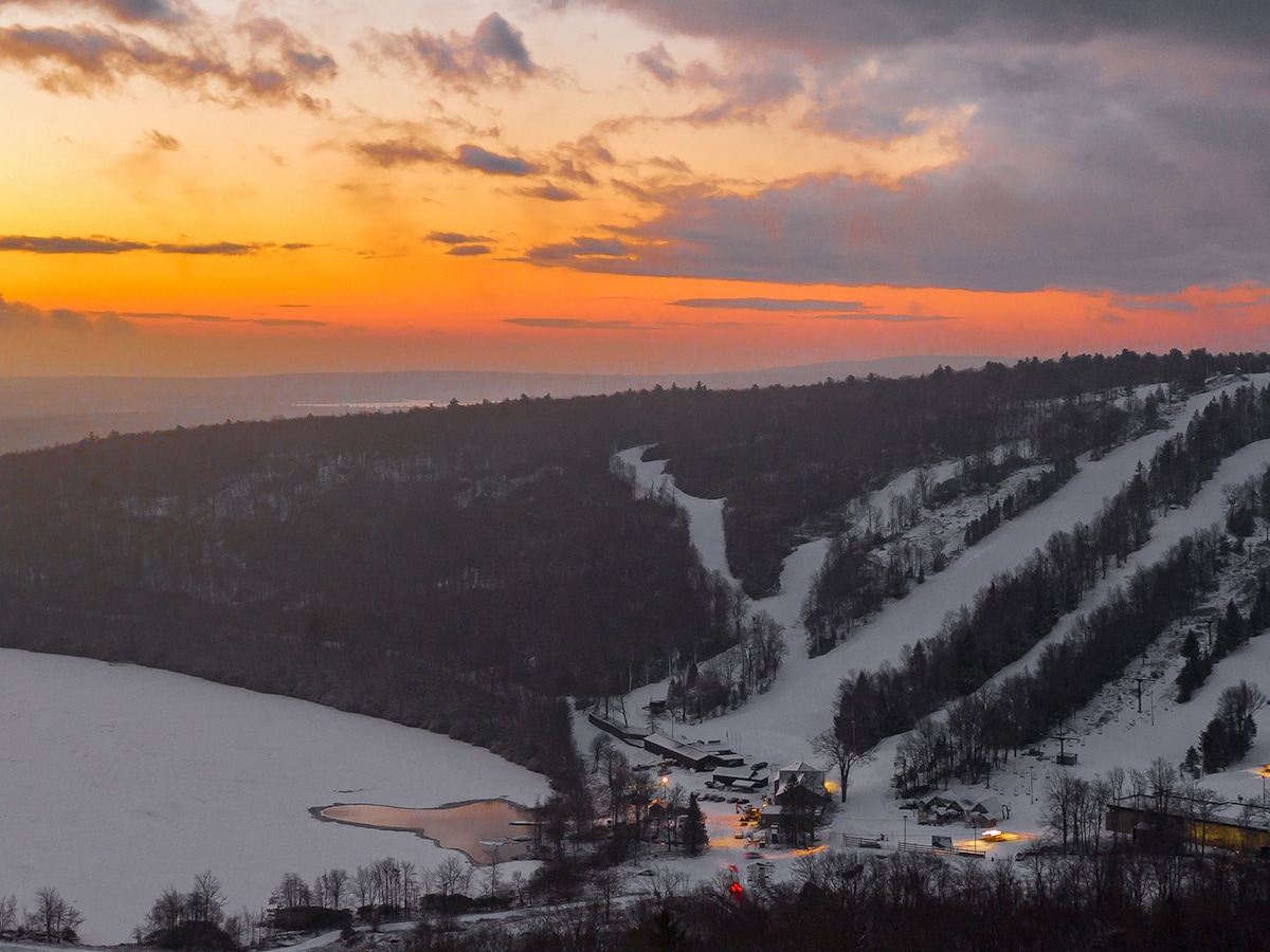 3 mins to Big Boulder Lake, FREE Beach Club passes - Lake Harmony