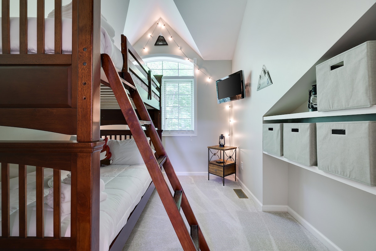 3 mins to Big Boulder Lake, FREE Beach Club passes - Lake Harmony