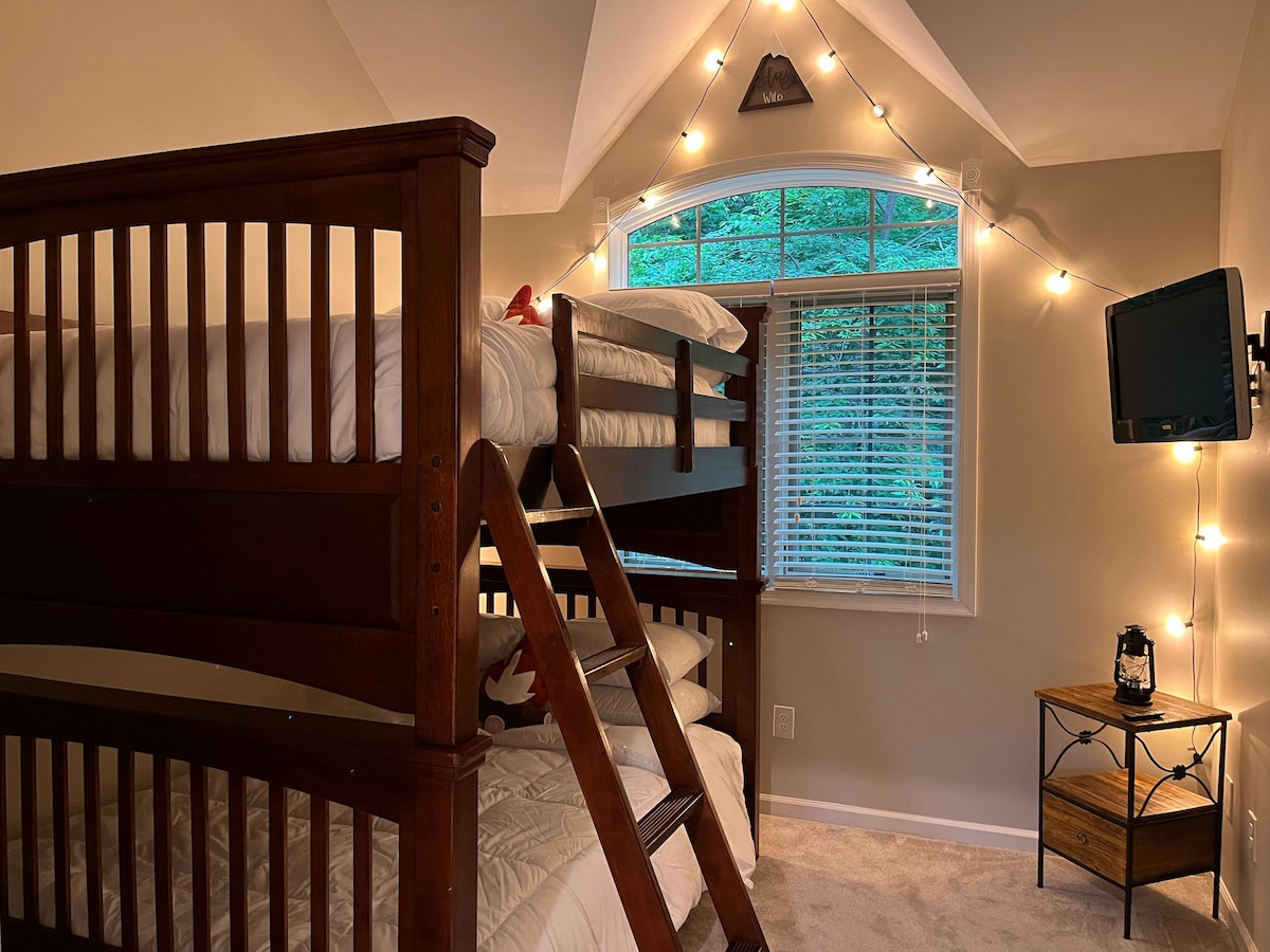 3 mins to Big Boulder Lake, FREE Beach Club passes - Lake Harmony