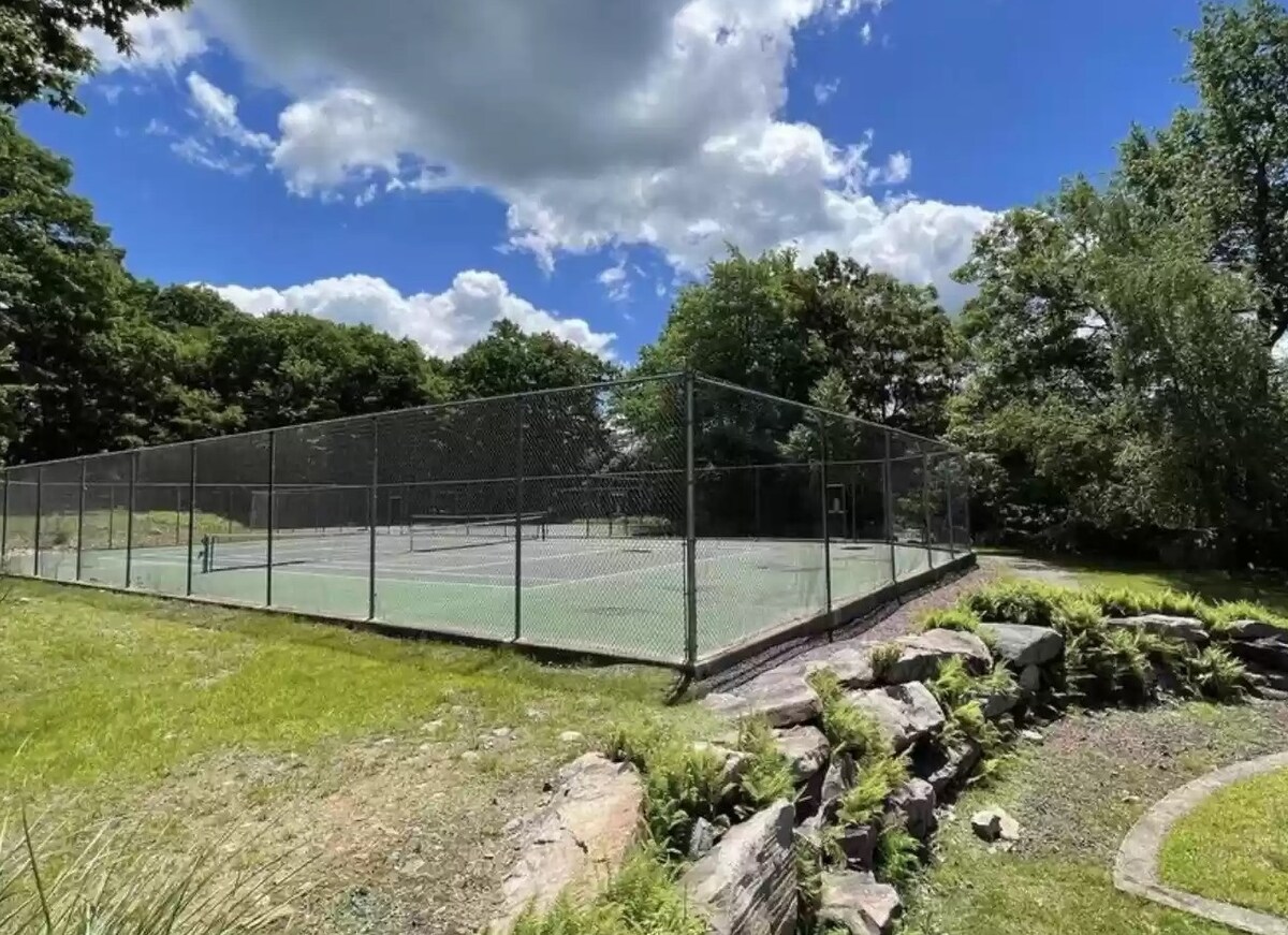 3 mins to Big Boulder Lake, FREE Beach Club passes - Lake Harmony