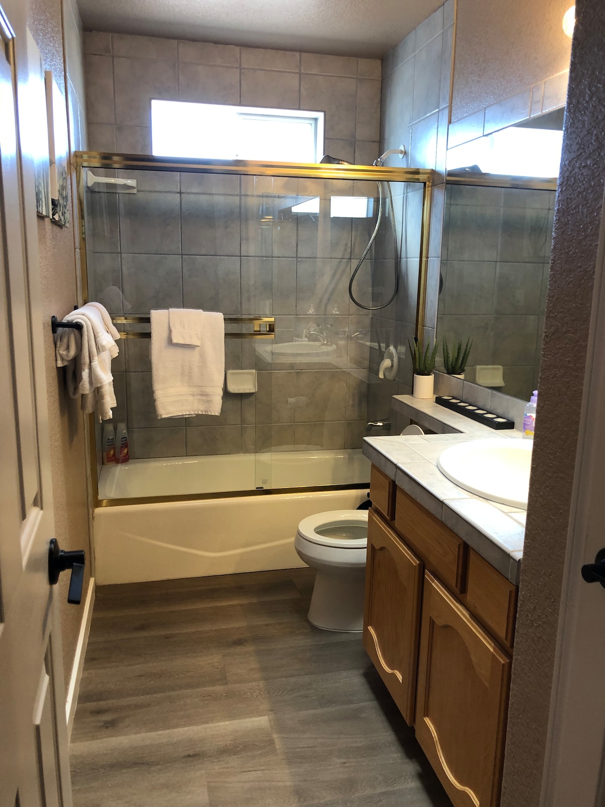 RETREAT, RELAX, REPEAT! 3/2 w POOL. CLOSE TO LAKE! - Lake Havasu City